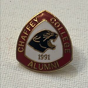 Chaffey College Alumni Pin